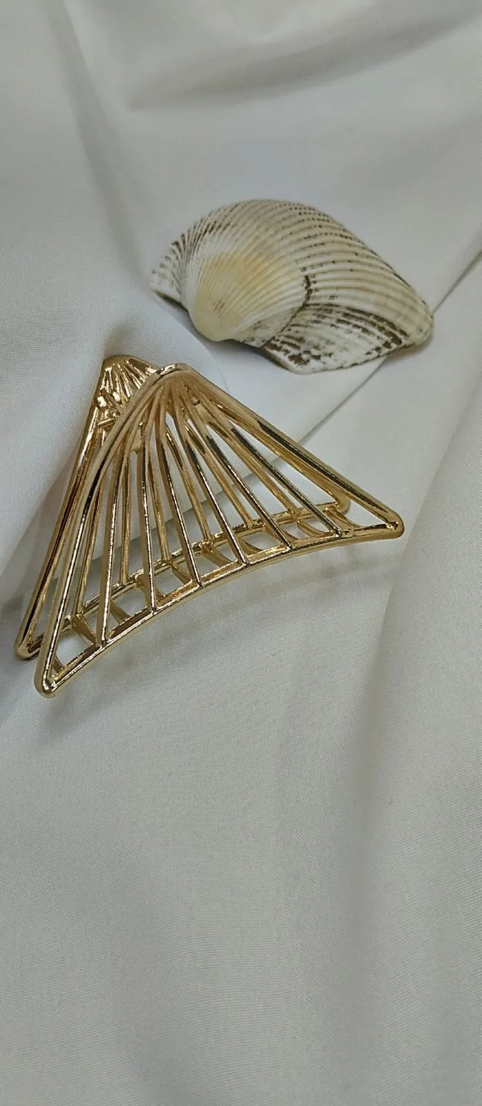 Geometrical Metal Catcher – Modern Decorative Accent